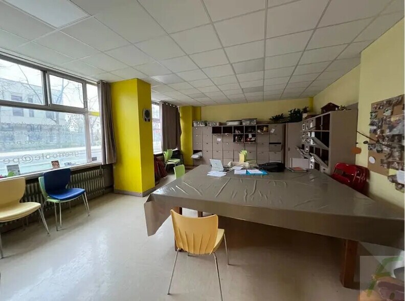 Commerce de détail dans Grenoble à louer - Photo du bâtiment - Image 3 de 8