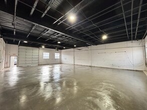 576 Patterson St NW, Salem, OR for lease Interior Photo- Image 2 of 7