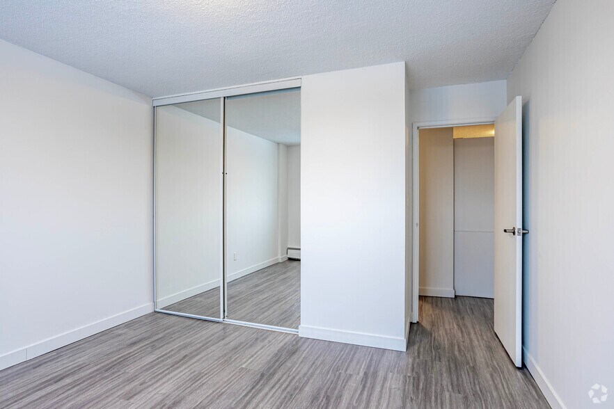 10030 114th St NW, Edmonton, AB for lease - Interior Photo - Image 2 of 24