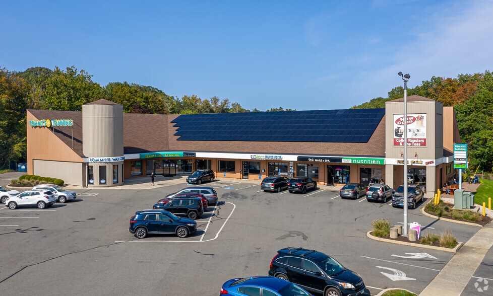 2460 Dixwell Ave, Hamden, CT for lease - Primary Photo - Image 1 of 3