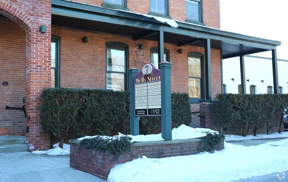 7 Wells St, Saratoga Springs, NY à louer - Photo du bâtiment - Image 2 de 21