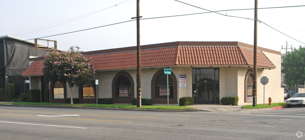 200-204 N Victory Blvd, Burbank, CA for lease - Primary Photo - Image 1 of 5