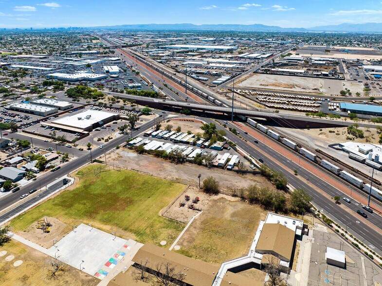 5556 W Grand Ave, Glendale, AZ à vendre - Photo du bâtiment - Image 2 de 23