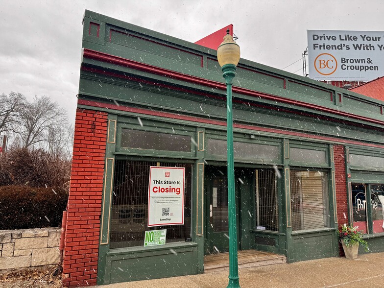 900 Westport Rd, Kansas City, MO à louer - Photo du bâtiment - Image 3 de 16