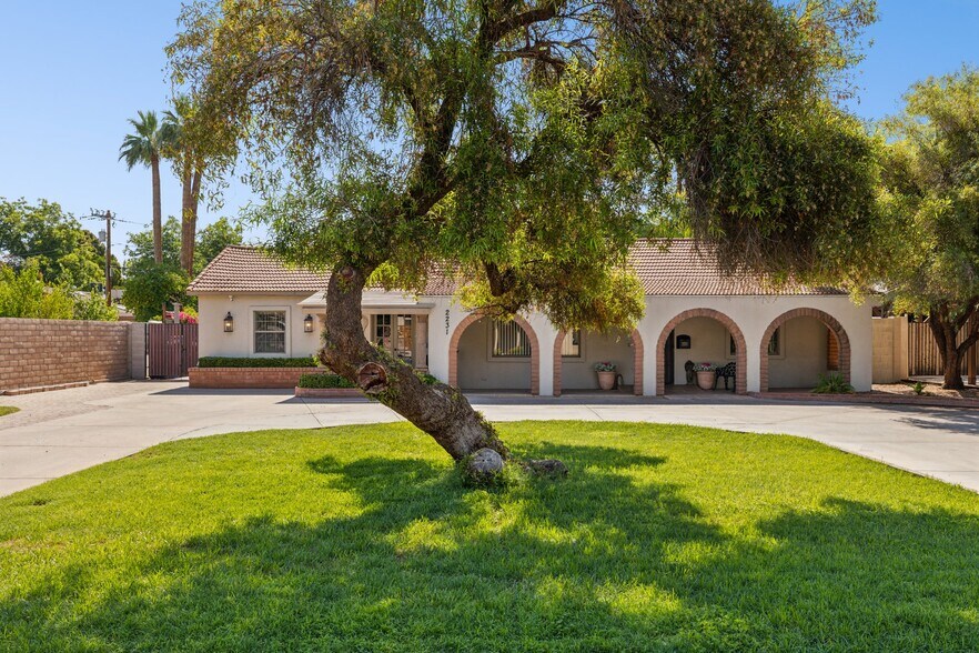 3827 E Oak St, Phoenix, AZ à vendre - Photo du bâtiment - Image 2 de 39