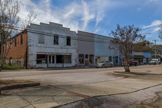 More details for 314 Dearborn St, Great Falls, SC - Retail for Sale