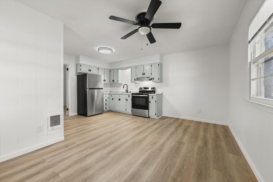 71 Maple St, Clyde, NC à vendre - Photo du bâtiment - Image 3 de 42