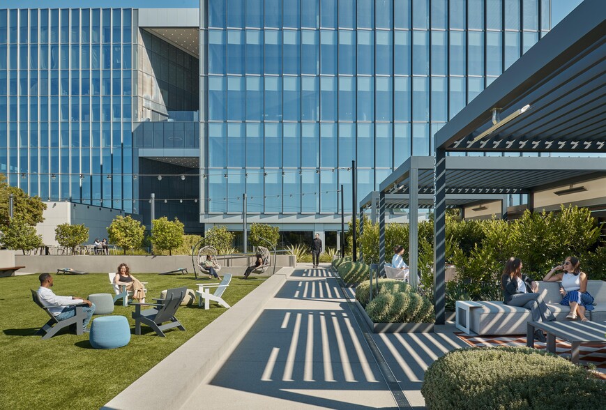 11355 W Olympic Blvd, Los Angeles, CA à louer - Photo du bâtiment - Image 3 de 16