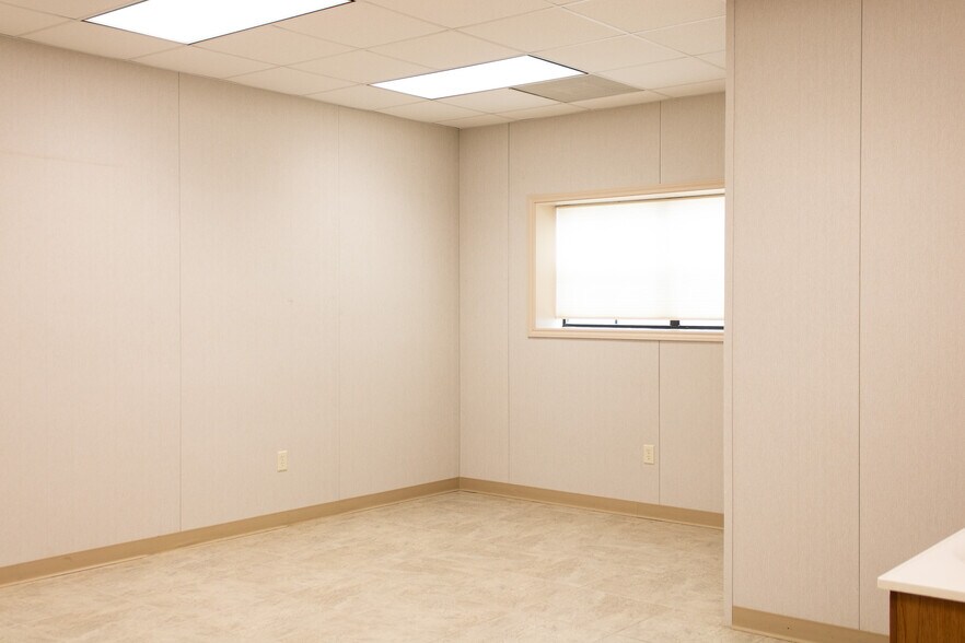2131 W Briargate Dr, Bryan, TX à vendre - Photo du bâtiment - Image 3 de 21
