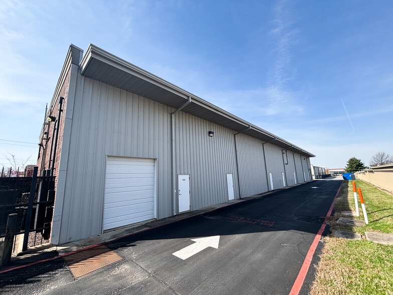 1515-1527 E Lark St, Springfield, MO for sale - Building Photo - Image 3 of 6