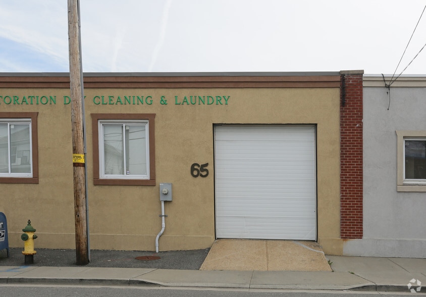 65 Albany Ave, Freeport, NY for lease - Building Photo - Image 3 of 6