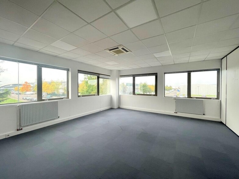 Bureau dans Poissy à louer - Photo intérieure - Image 2 de 9