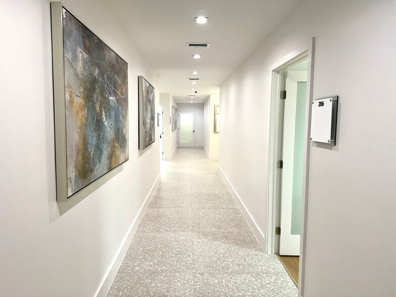 2300 N Dixie Hwy, Boca Raton, FL à louer - Photo du bâtiment - Image 2 de 25