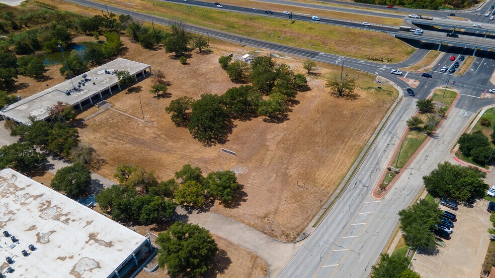 3005 S Earl Rudder Fwy, College Station, TX à vendre - Photo du bâtiment - Image 2 de 11