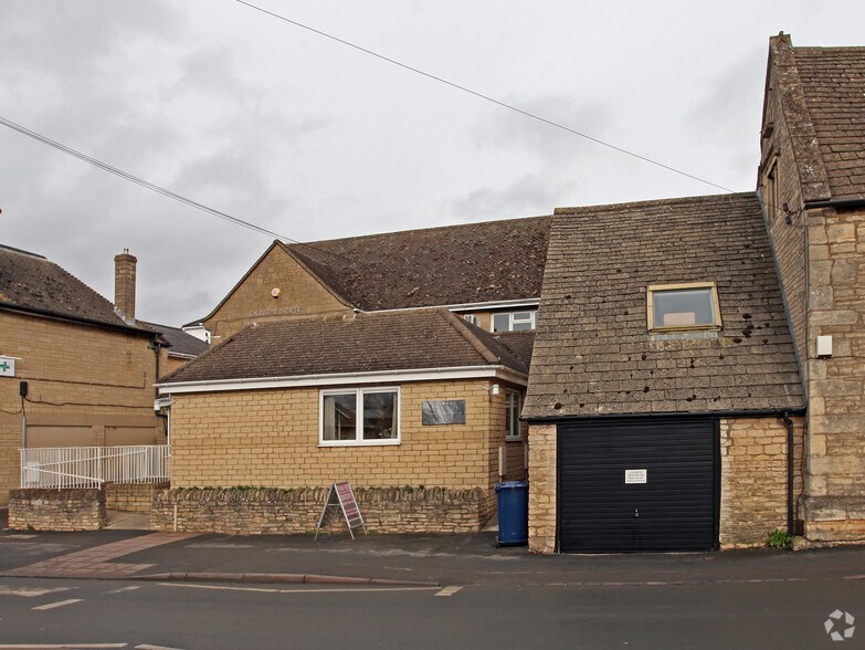 25 Church Rd, Bishops Cleeve à louer - Photo du bâtiment - Image 2 de 2