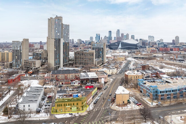 Plus de détails pour 1829 Riverside Ave, Minneapolis, MN - Commerce de détail aux enchères