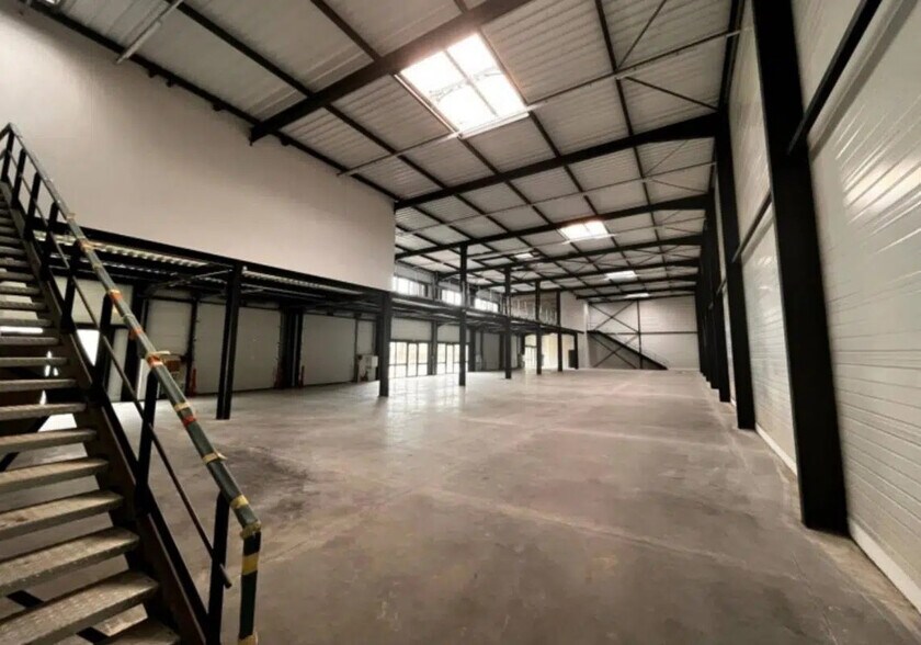 Flex in Saint-Quentin-Fallavier for lease - Interior Photo - Image 2 of 8