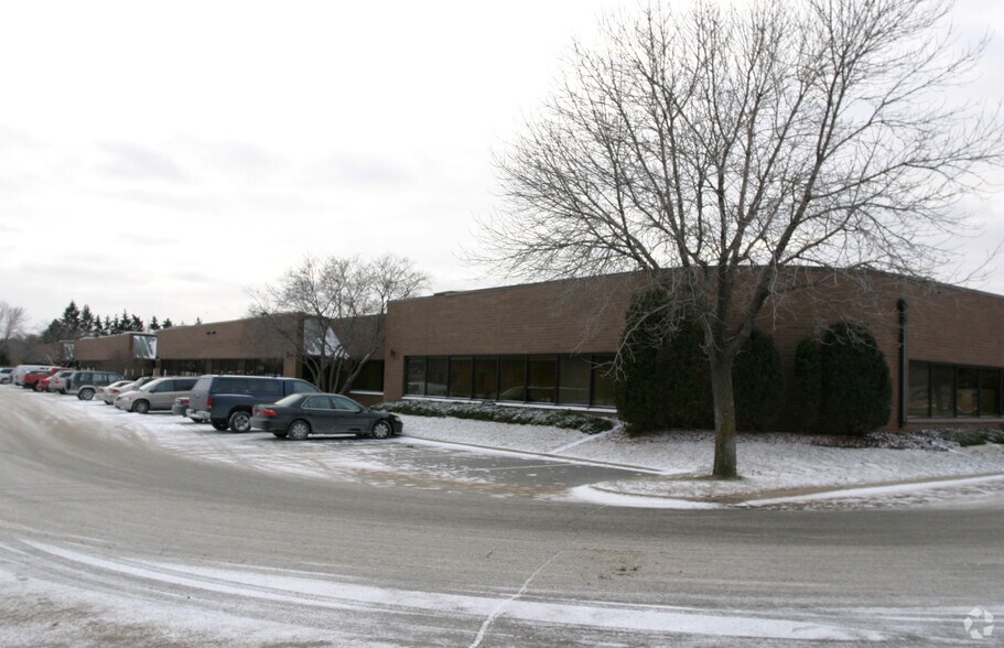 1801 American Blvd E, Bloomington, MN à louer - Photo du bâtiment - Image 2 de 19