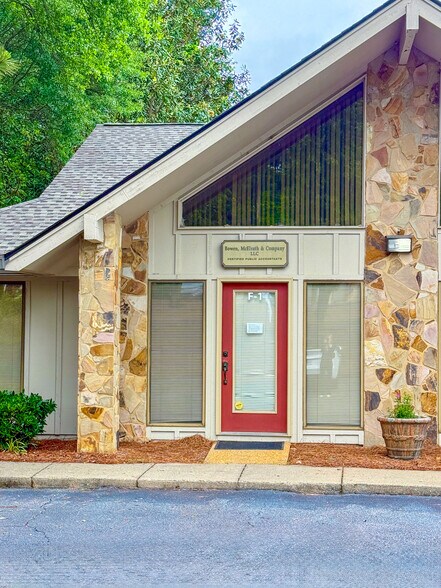 11285 elkins Rd, Roswell, GA à louer - Photo du bâtiment - Image 3 de 19