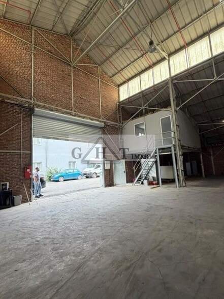 Industrial in Persan for lease - Interior Photo - Image 3 of 3