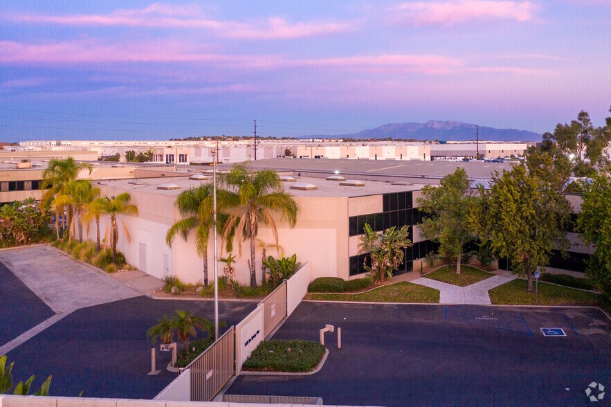 6455 Box Springs Blvd, Riverside, CA à vendre - Photo du bâtiment - Image 2 de 32