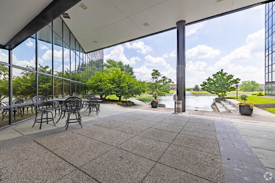 4555 Lake Forest Dr, Blue Ash, OH à louer - Photo intérieure - Image 2 de 20