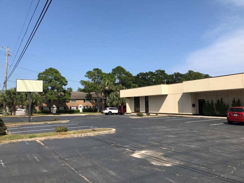 810 Scenic Hwy, Pensacola, FL à louer - Photo du bâtiment - Image 2 de 9