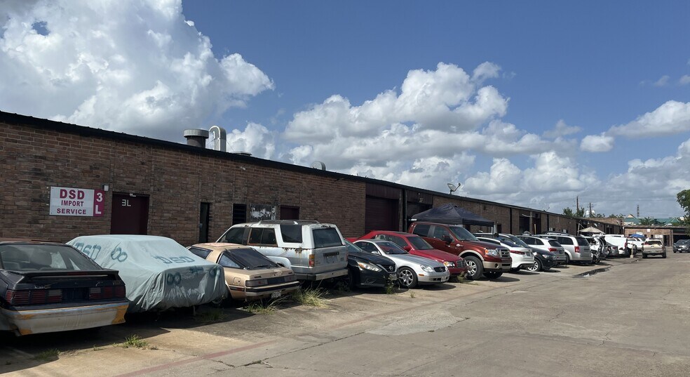 6811 Baneway Dr, Houston, TX à louer - Photo du bâtiment - Image 2 de 5