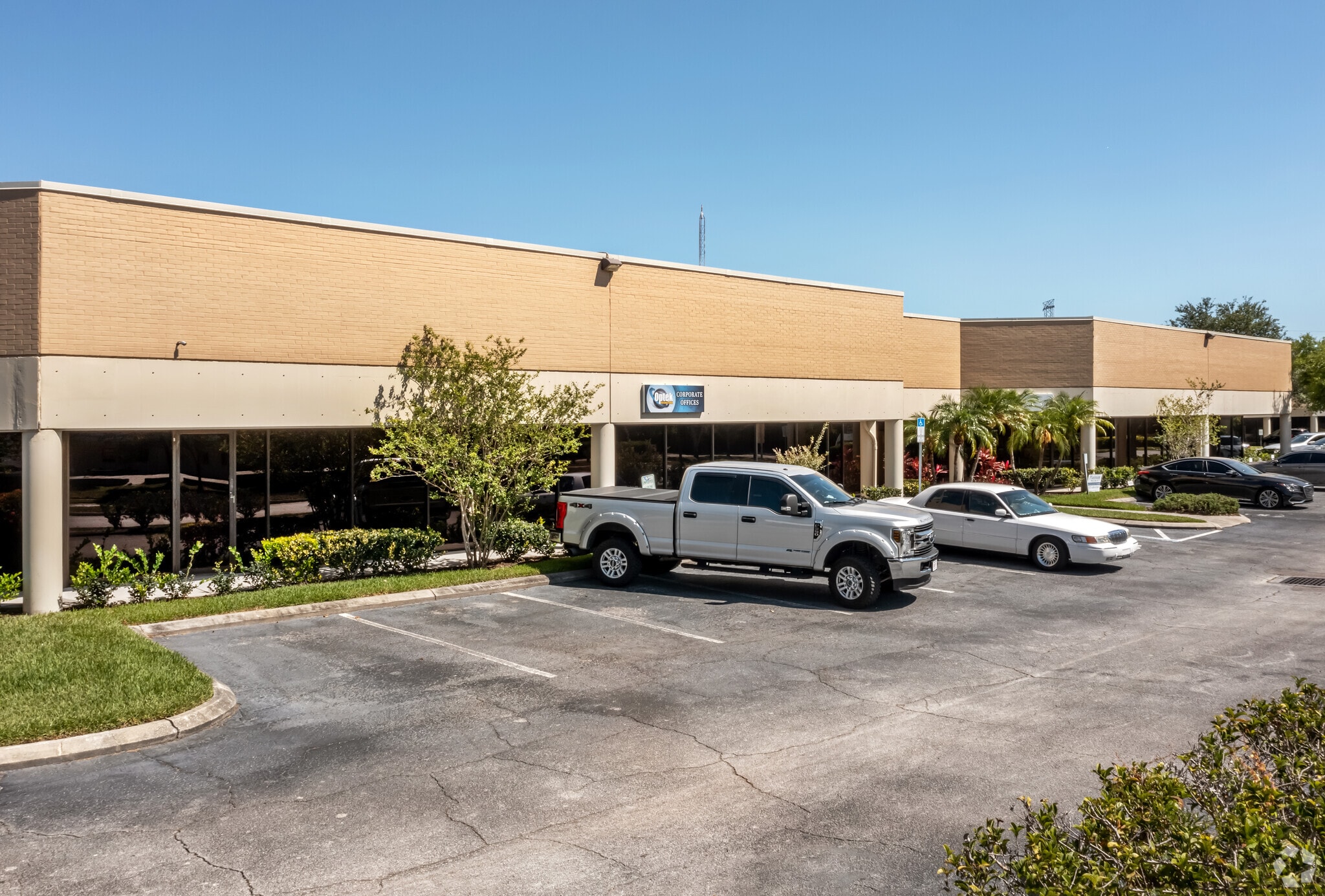 2300-2310 Tall Pines Dr, Largo, FL for lease Primary Photo- Image 1 of 3