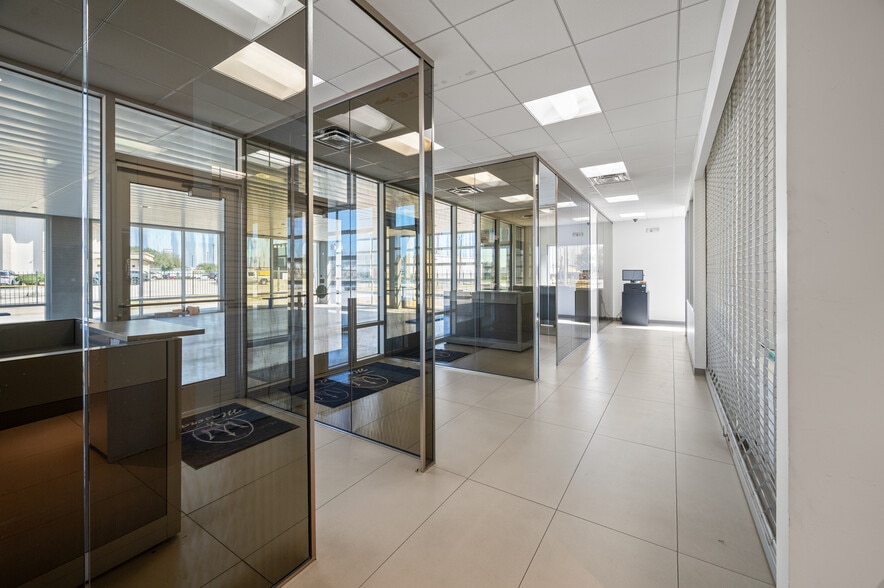 11819 Southwest Fwy, Houston, TX à louer - Photo du bâtiment - Image 2 de 14