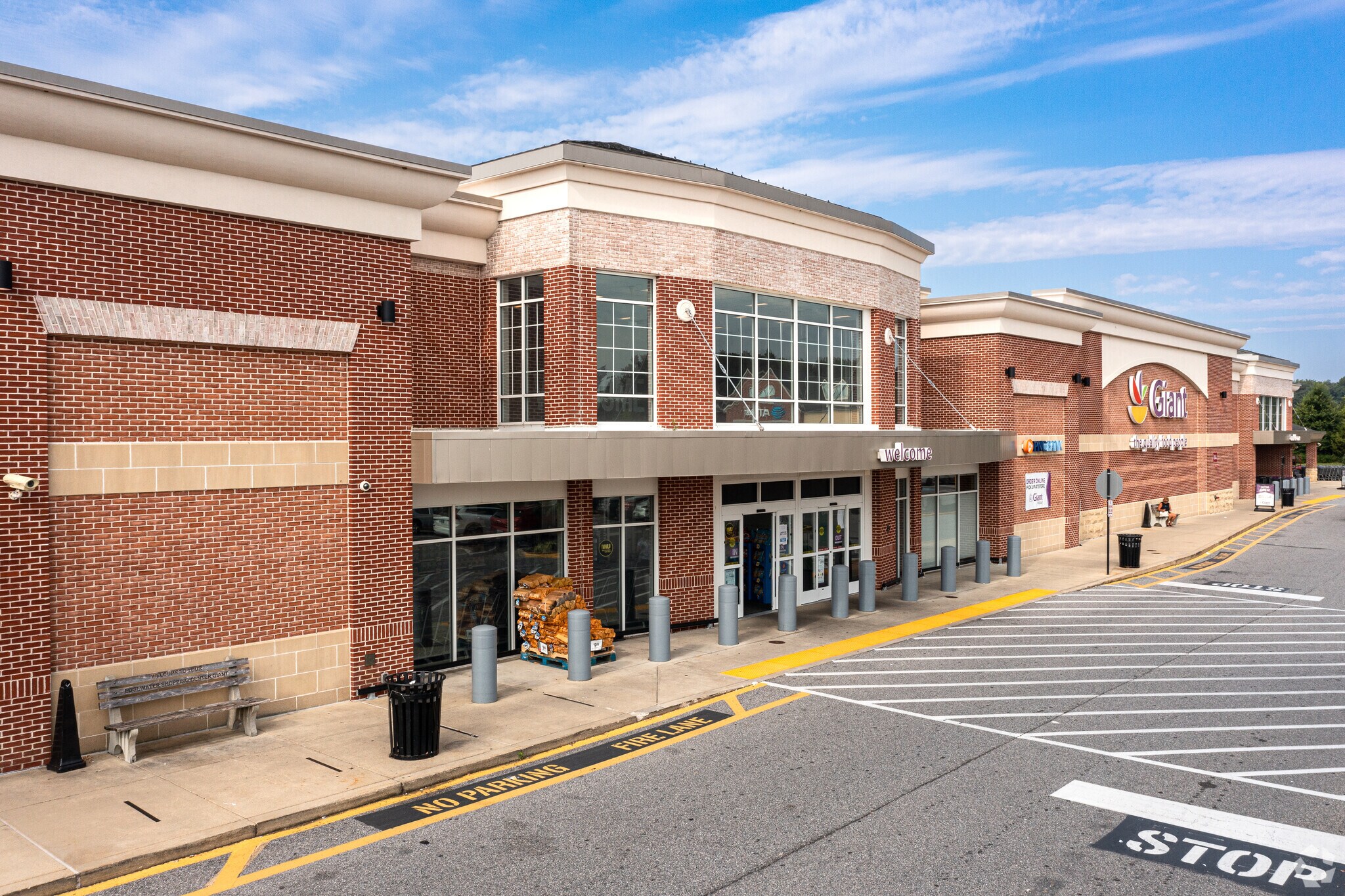 3-15 Lee Airpark Dr, Edgewater, MD à louer Photo du bâtiment- Image 1 de 45