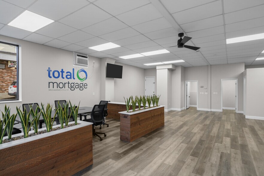 337 Columbia St, Fall River, MA à vendre - Photo du bâtiment - Image 2 de 52