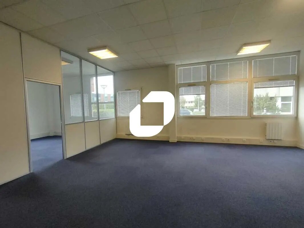 Office in Bièvres for lease Interior Photo- Image 1 of 9