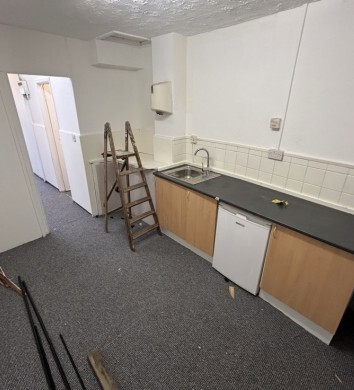 9-9B Market Sq, Waltham Abbey, ESS EN9 1DP - Unit 9A - - Interior Photo - Image 2 of 4