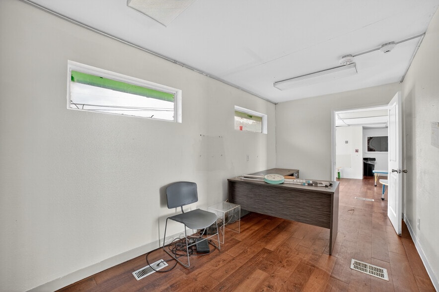 7525 Military Pky, Dallas, TX for lease - Building Photo - Image 3 of 15