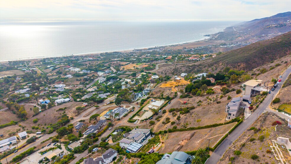 30044 Andromeda Ln, Malibu, CA à vendre - Photo du bâtiment - Image 3 de 3