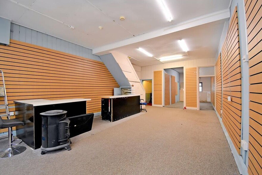 31 Tredegar St, Newport for sale - Building Photo - Image 2 of 11