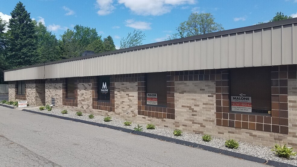 32290 5 Mile Rd, Livonia, MI à louer - Photo du bâtiment - Image 1 de 16