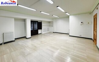 Plus de détails pour Multi-résidentiel à vendre