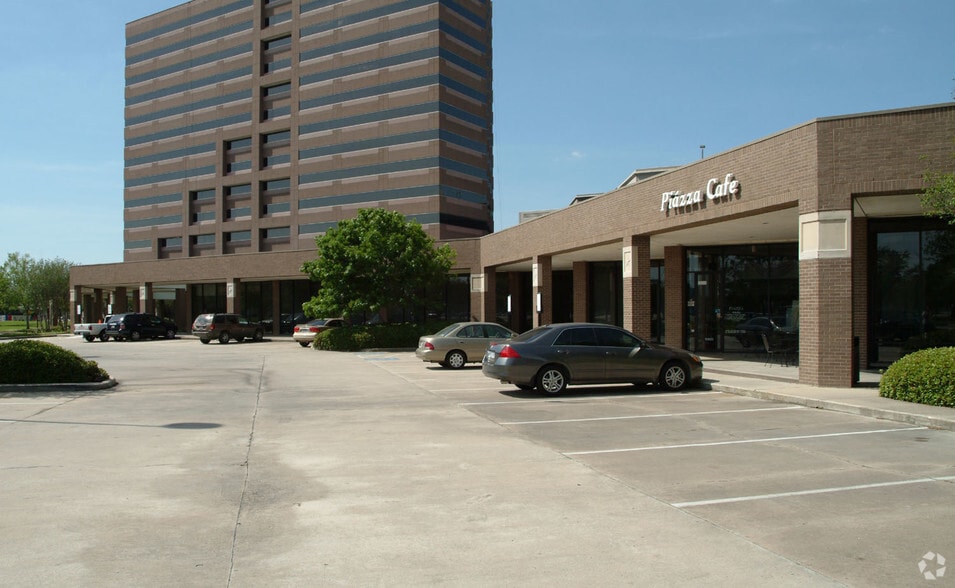 12408-12424 Greenspoint Dr, Houston, TX for lease - Primary Photo - Image 1 of 1