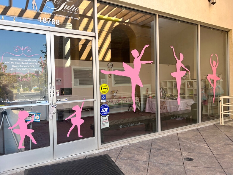 18760 Flying Tiger Dr, Canyon Country, CA for lease - Building Photo - Image 3 of 10