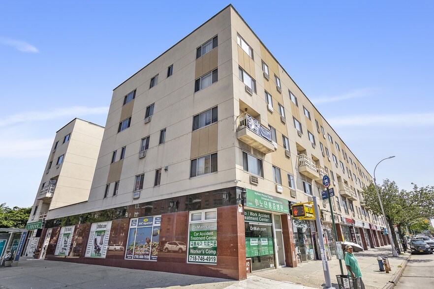150-01 Northern Blvd, Flushing, NY à louer - Photo du bâtiment - Image 3 de 10