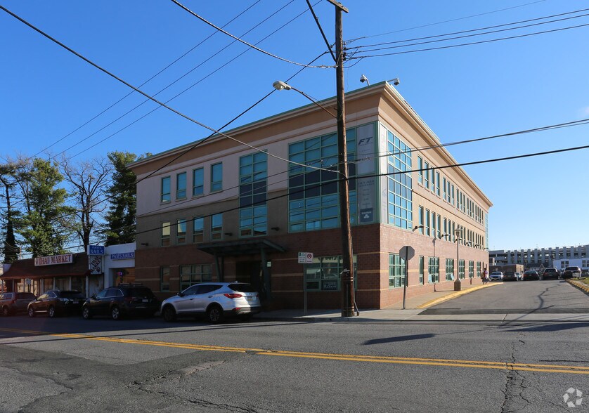 912 Thayer Ave, Silver Spring, MD à vendre - Photo du bâtiment - Image 2 de 20