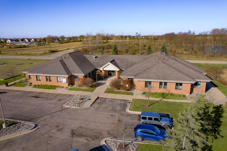 301 Williamston Center Dr, Williamston, MI à vendre - Photo du bâtiment - Image 3 de 10