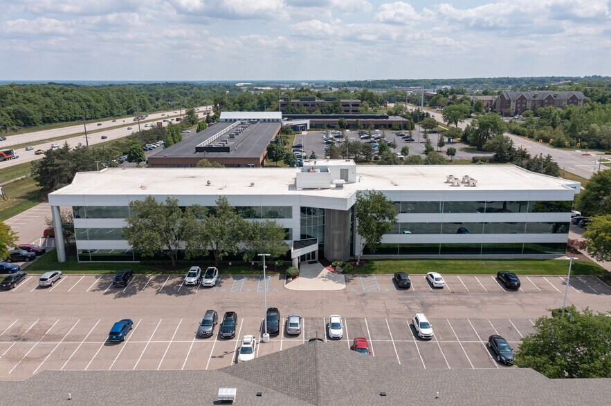 21800 Haggerty Rd, Northville, MI à louer - Photo du bâtiment - Image 2 de 7