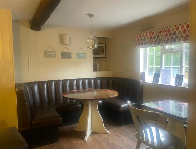 43 Welland Rise, Market Harborough for sale - Interior Photo - Image 3 of 12