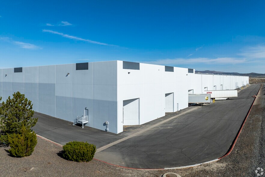 14525 Industry Cir, Reno, NV à louer - Photo du bâtiment - Image 3 de 6