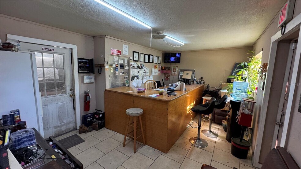 10 Barry Ave, Mascotte, FL à vendre - Photo du bâtiment - Image 3 de 10