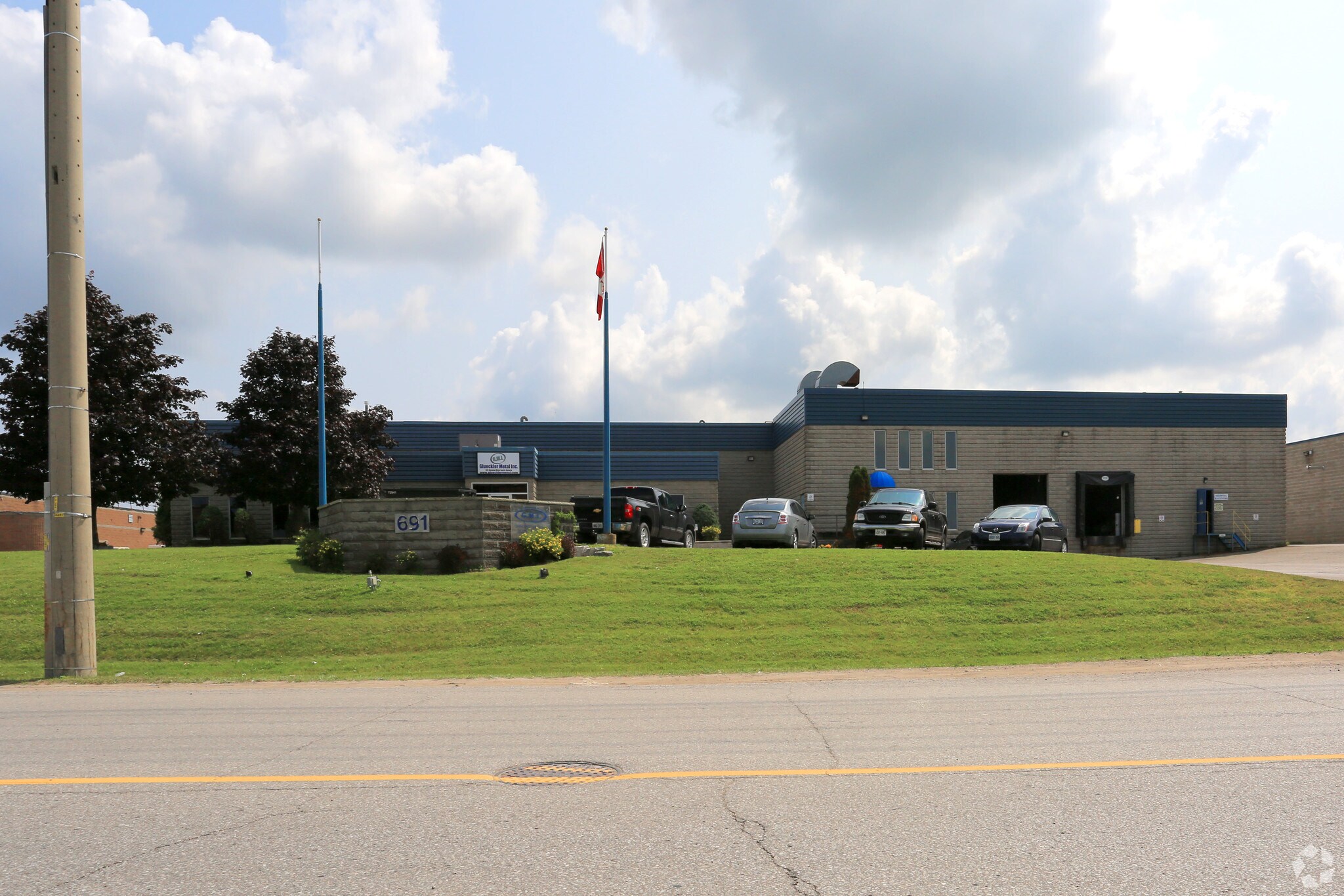 691 Bayview Dr, Barrie, ON for sale Primary Photo- Image 1 of 1