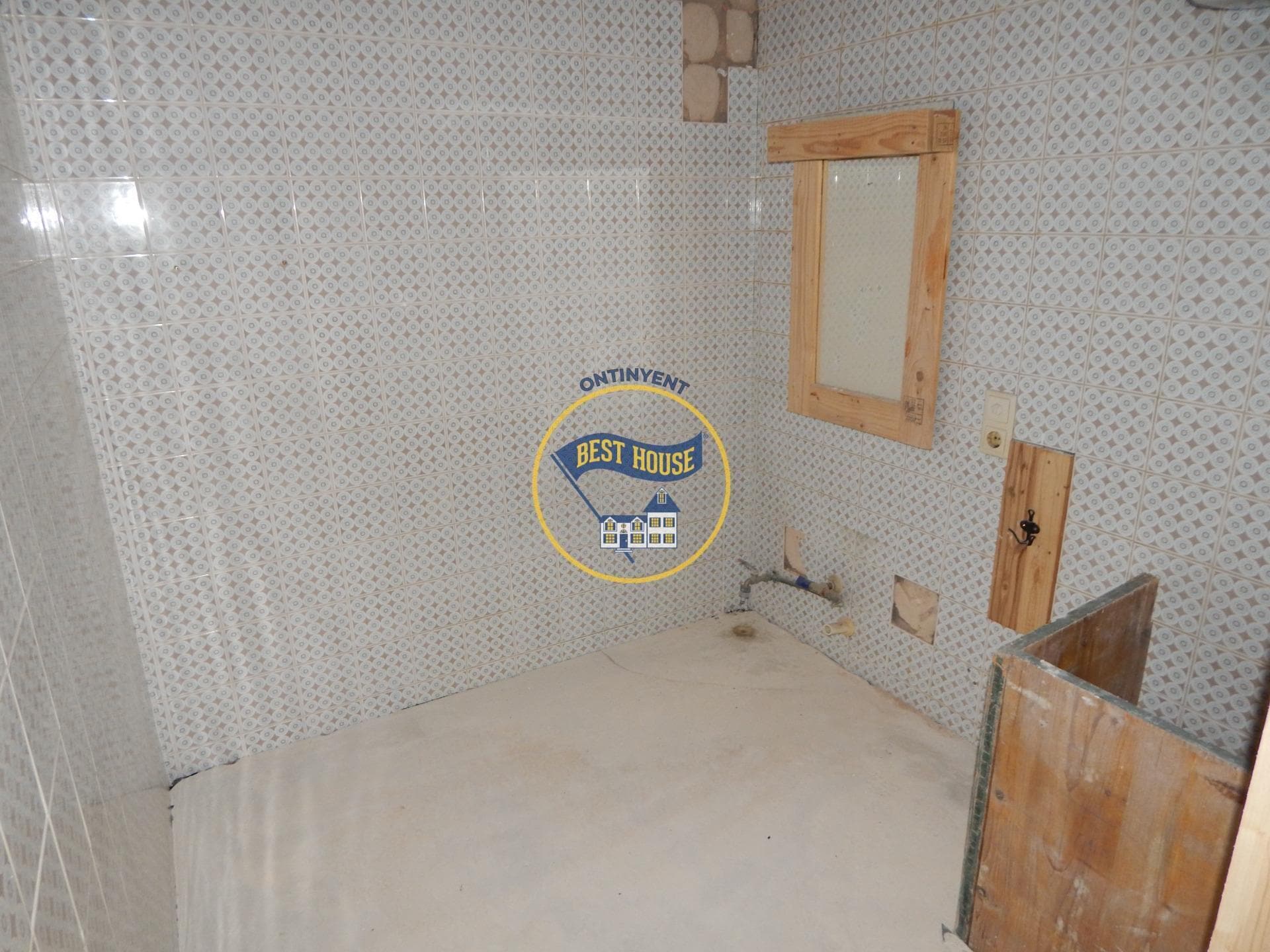 Retail in Ontinyent, Valencia for lease Building Photo- Image 1 of 12